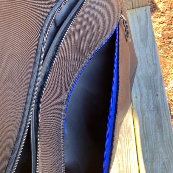 Nautica Large Suitcase - Picture 9 of 16